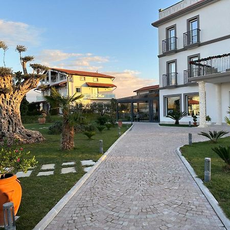 Evergreen Laguna Vain-Lezhe Bagian luar foto