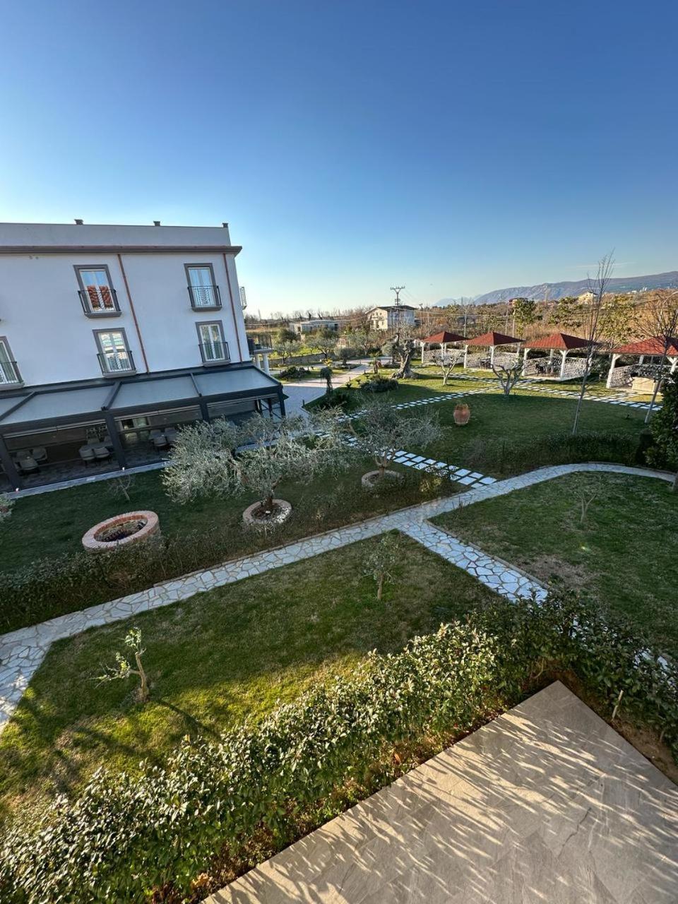 Evergreen Laguna Vain-Lezhe Bagian luar foto